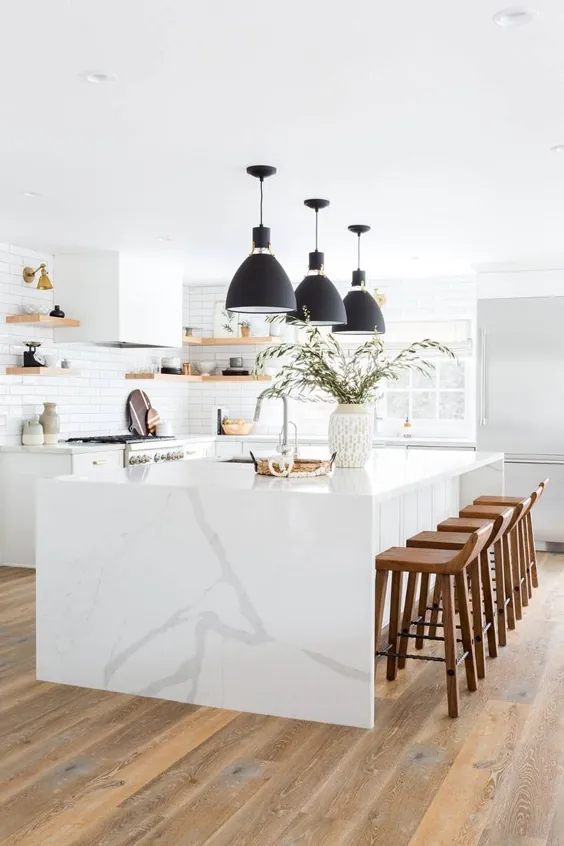 این نوسازی کاملاً سفید و خیره کننده آشپزخانه کاملاً ارزش 100 هزار دلار داشت
