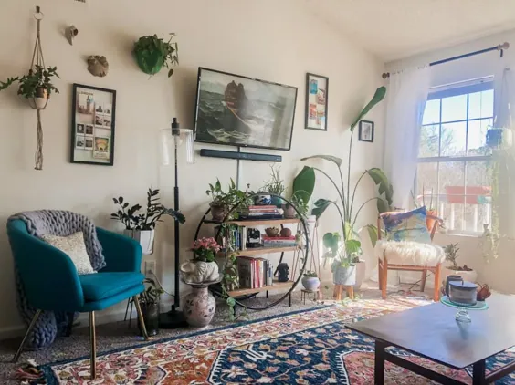 این آپارتمان اجاره ای کوچک پر از نقاشی های دیواری شگفت انگیز DIY است