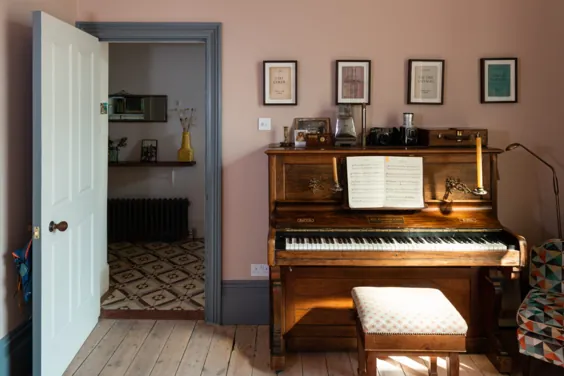 یک خانه شهری ویکتوریایی در لندن با یک اتاق موسیقی صورتی - THE NORDROOM