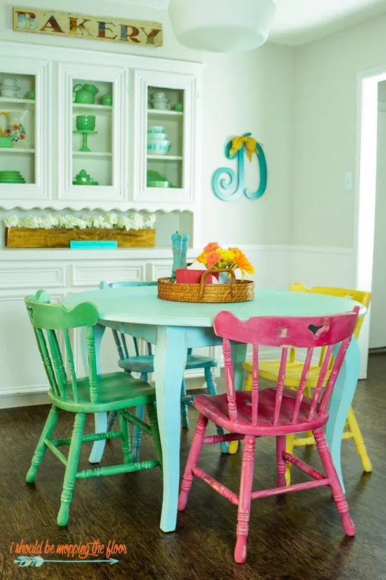 آرایش میز و صندلی با رنگ به سبک گچ