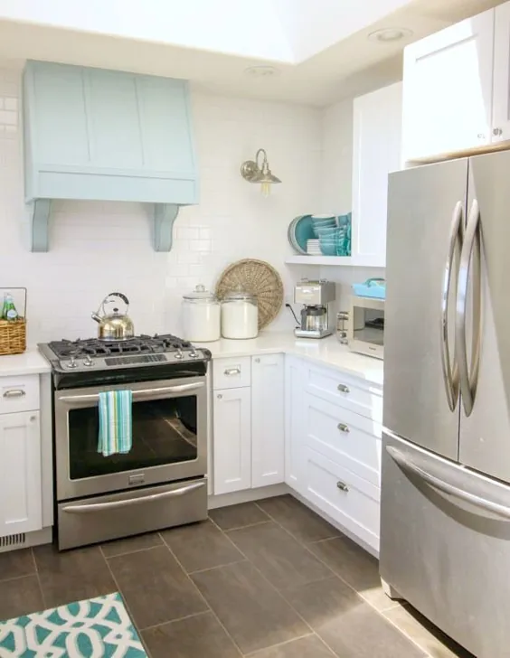 آشپزخانه-شیکر-سفید-شیک-زیبا-با-آبی-آبی-در-thehappyhousie.com-10 |  مسکن مبارک