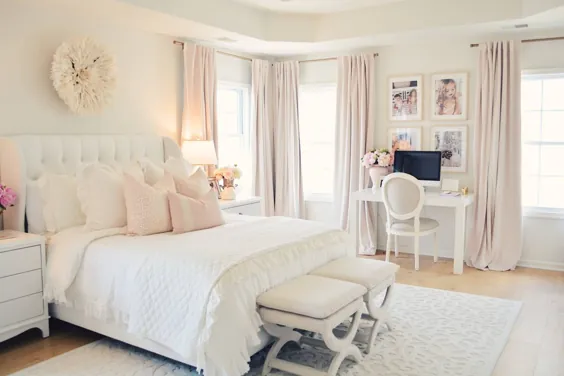 اتاق خواب زیبا و بالش های تزئینی رژگونه - رویای صورتی