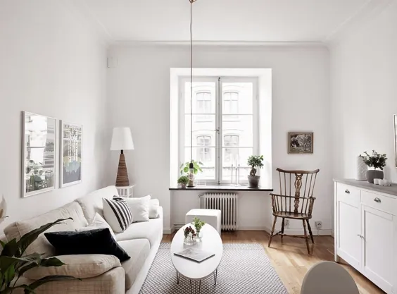 یک آپارتمان سوئدی سفید با میز جالب