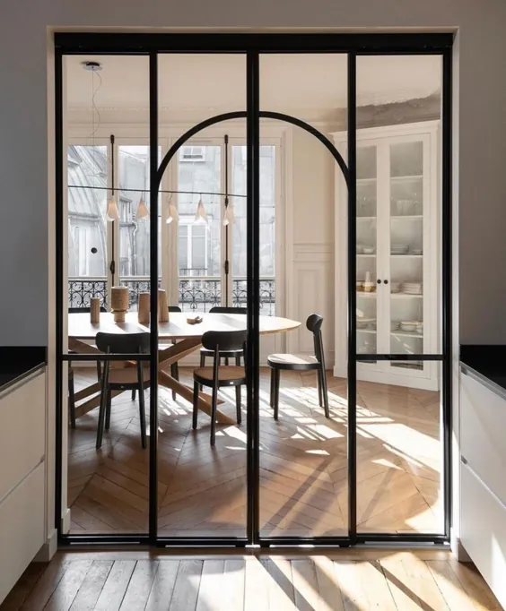 عکس اینستاگرام Burkhart Interiors LLC: "عشق آپارتمان پاریس.  این نور ، این طبقه ، این ورودی و آن نمای.  از طریق عکسatelierdaaa توسطbcdfstudio ”