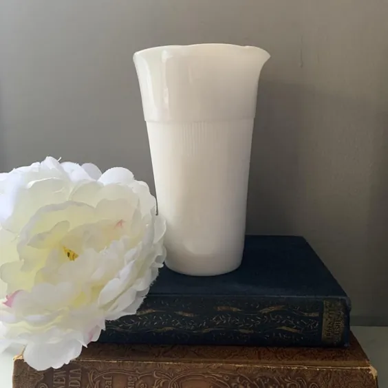 گلدان شیشه شیر Vintage Hazel Atlas Oval Pestestal Ribbed |  اتسی