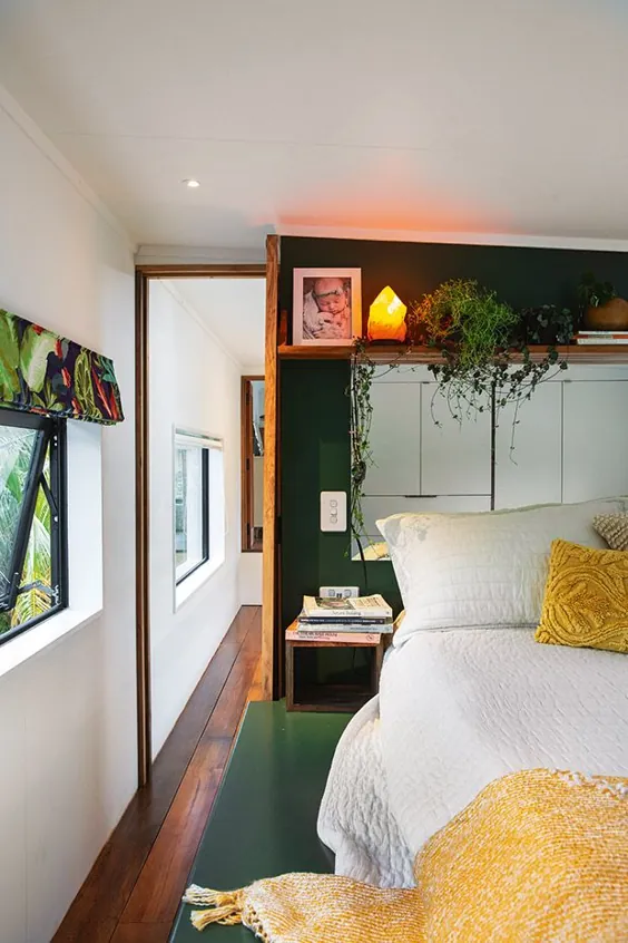 غواص تخته سکوی Shaye Boddington با یک خانه کوچک 14 متر مربعی ابتکاری (با یک اتاق خواب و راهرو کامل)