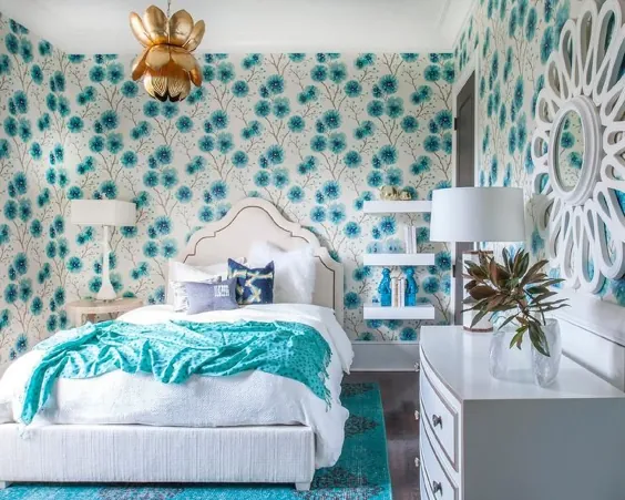 اتاق خواب دخترانه آبی آبی با لوستر گل طلای لوتوس روی تخت - معاصر - اتاق دخترانه