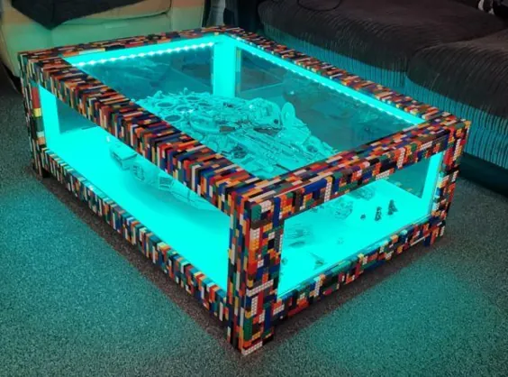 این یکی برای میلیون ها نفر از خارج وجود دارد که همیشه فکر می کردند Fallen Millennium در یک میز قهوه ساخته شده از لگو چه شکلی است ...