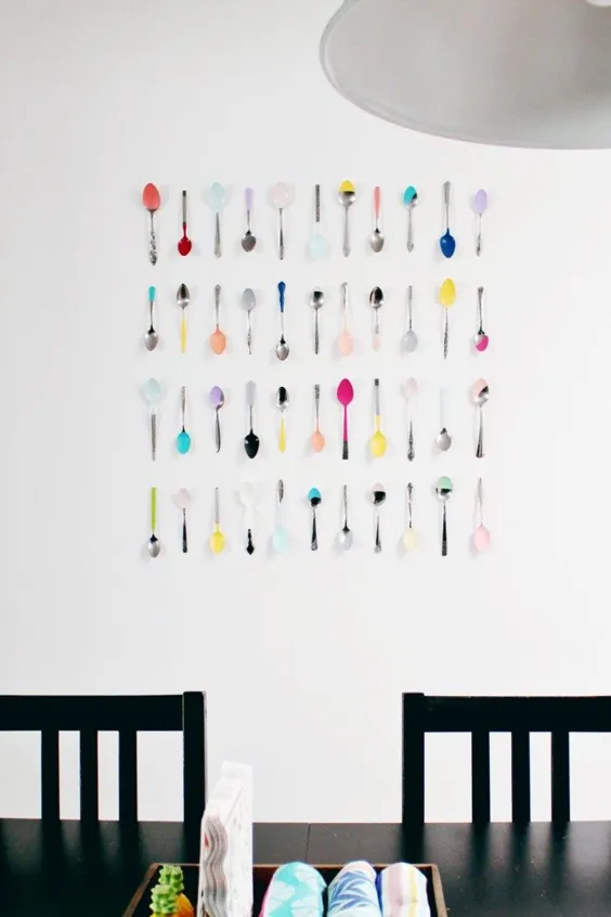 دیوار هنر DIY |  قاشق های نقاشی شده را برای آشپزخانه خود فرو ببرید |  یک شورش شاد