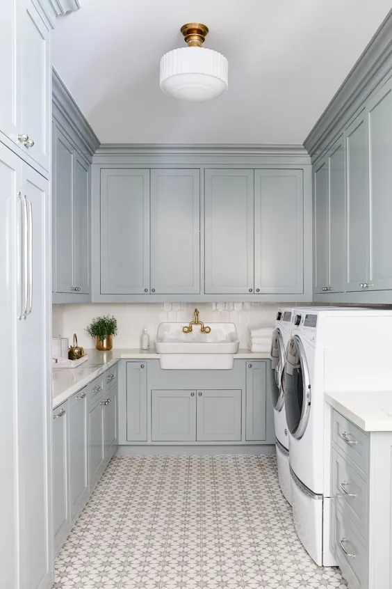 تور کلاسیک آبی و سفید ققنوس در خانه با یک اتاق خشکشویی رویایی - HAVEN
