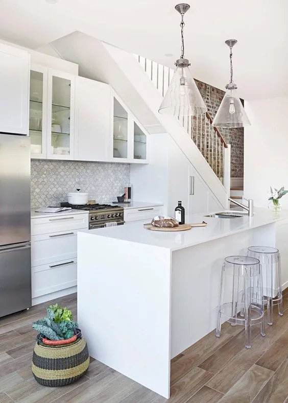 Petite Perfection: یک آشپزخانه سفید به زیبایی ساخته شده است