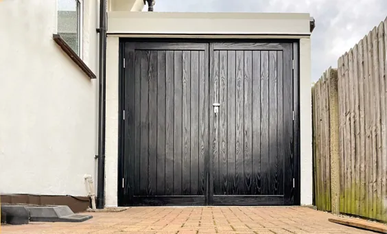 Wessex Frensham، GRP Side Hinged Garage Door in Black Woodgrain
