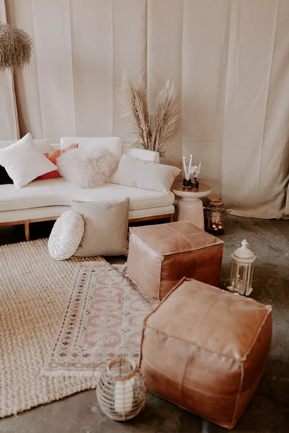 سالن مدرن ، زنگ زمین ، مراکش با الهام از چمن خشک پامپاس و فرشهای لایه ای