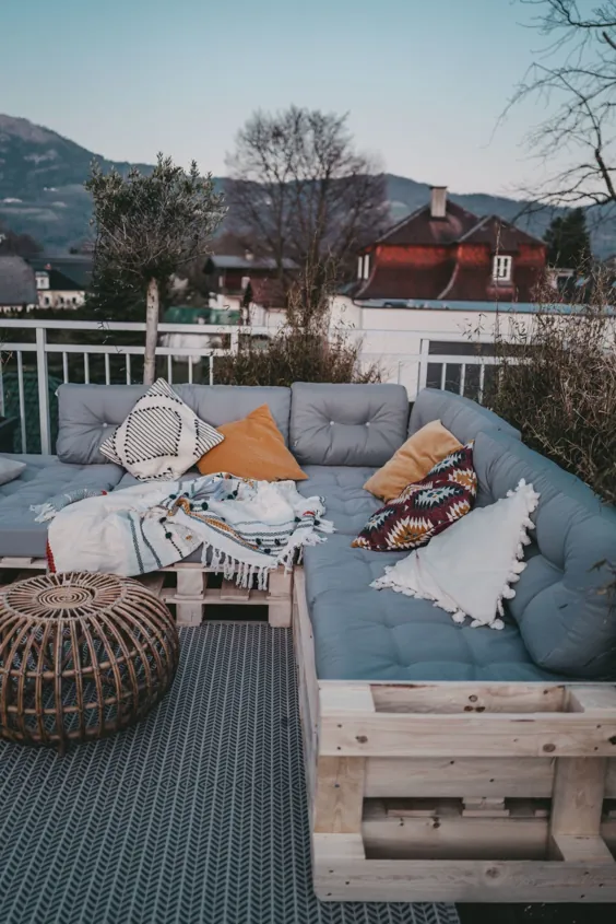 Paletten Couch für die Terrasse - توت و شور