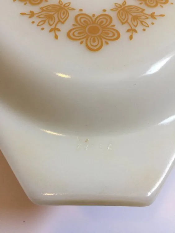 Vintage Pyrex 043 Butterfly Gold 1-1 / 2 Quart Closed Casserole |  اتسی