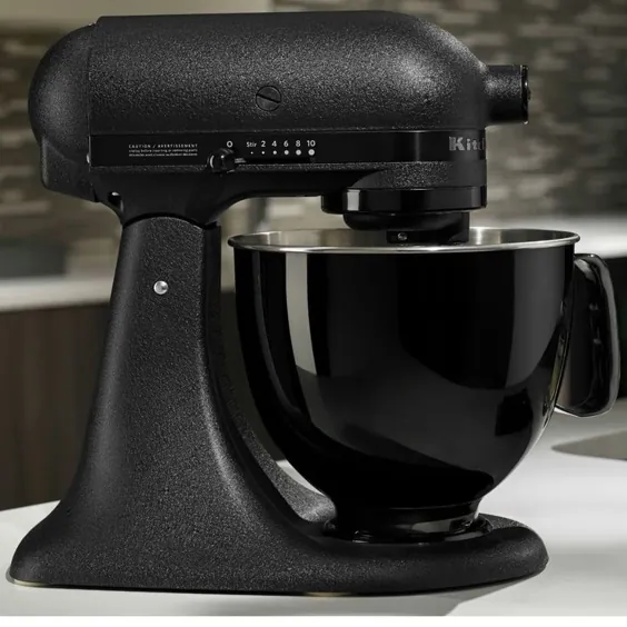 KitchenAid به تازگی یک مخلوط کن کاملاً سیاه را به نمایش گذاشت - و بسیار شیک است