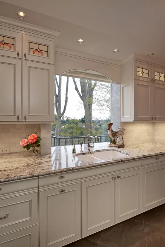 آشپزخانه سبک با پنجره تصویر و عناصر شیک مزرعه