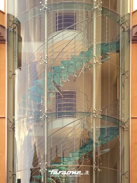 پلکان مارپیچی شیشه ای و استیل ضد زنگ مجموعه پله های IMPERIALE توسط FARAONE |  طراحی Mauricio Cárdenas Laverde
