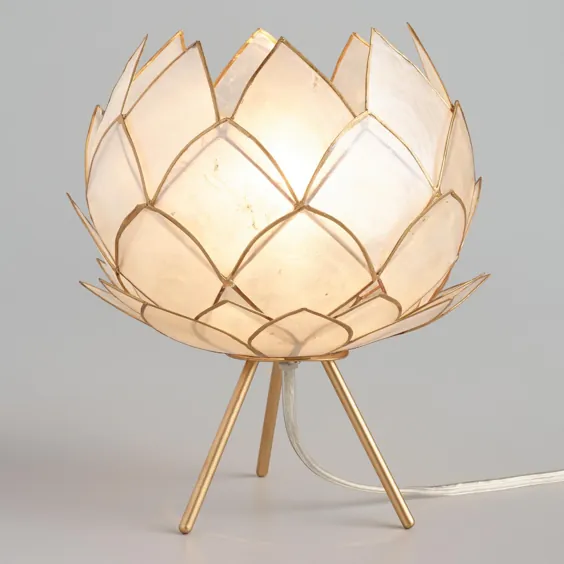 چراغ لهجه سفید Capiz Lotus Flower با پایه سه پایه طلایی