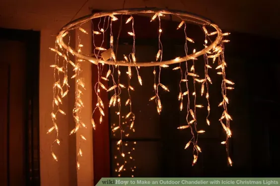 چگونه می توان با چراغ های کریسمس Icicle یک لوستر در فضای باز ساخت