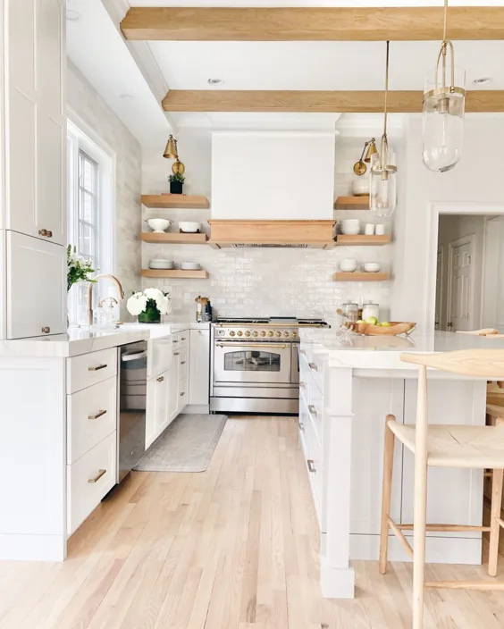آشپزخانه سفید و چوبی آشکار آشکار - طرح های Pinteresting