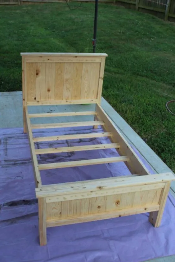 تخت کودک نو پا تختخواب خانه مزرعه DIY با کمتر از 60 دلار.  ساده برای حتی