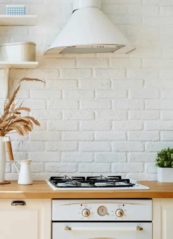 یک آشپزخانه گرم اسکاندیناوی سفید - زندگی در شهر و کشور