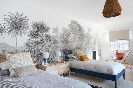 تختخواب های دوقلوی قدیمی در نقاشی دیواری دیواری سیاه و سفید - انتقالی - اتاق پسران