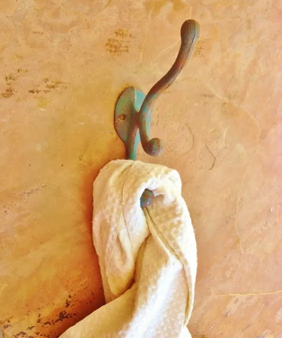 8.95 ViNTAGE CaST IRON 3 HOOK CALL PROONG shaBBy Chic |  اتسی
