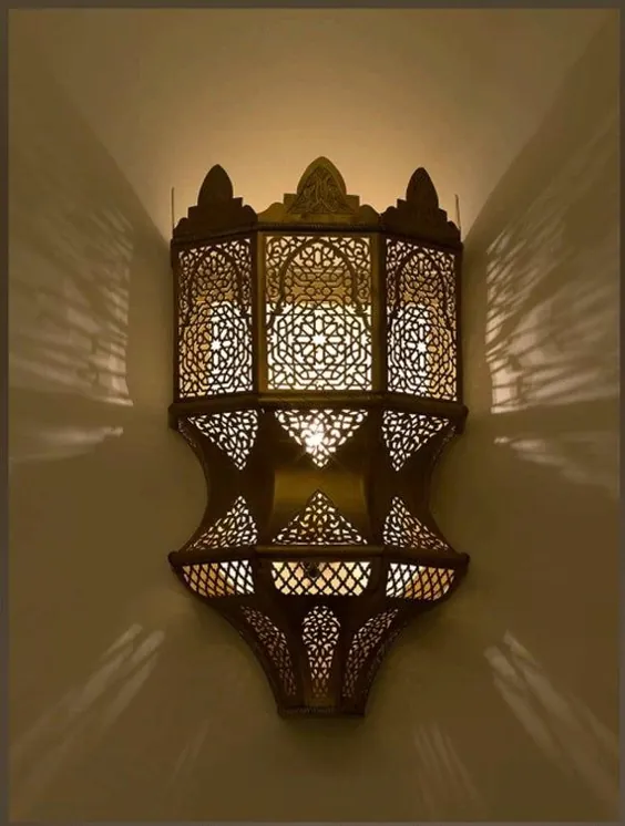 چراغ دیواری مراکشی ، چراغ قلمی مراکشی ، چراغ دیواری برنجی ، چراغ دیواری دست ساز مراکشی ، چراغ دیواری برنجی.  نور نازک