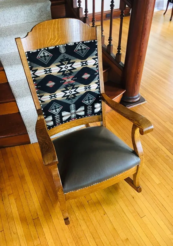صندلی گهواره ای بلوطی Reupholstered فروخته شده.  جنوب غربی |  اتسی
