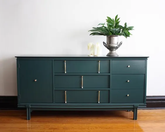 Hunter Green Mid Century Credenza by Basset // Vintage Modern Media Console // Refinished Mid Century Dresser // Modern Painted Sideboard / Buffet by Ravenswood احیای Ravenswood Revival of Chicago، IL |  اتاق زیر شیروانی