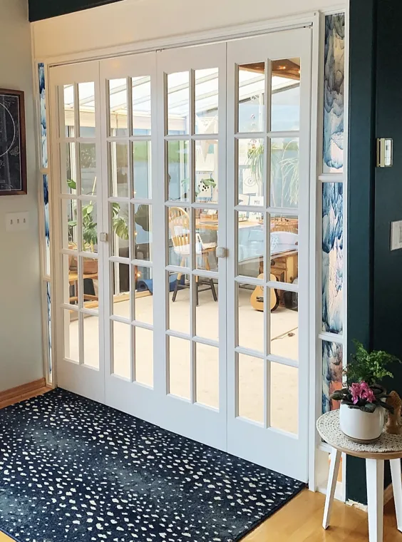 درب های فرانسوی Sunroom با شیشه های رنگی مدرن