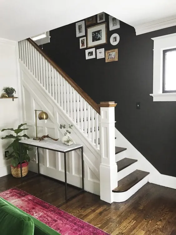 راه پله های نقاشی شده سیاه در مقابل سفید