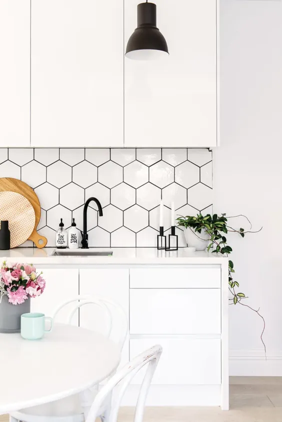 حرکت روی کاشی مترو: 7 ایده Backsplash ارزان (و بی انتها)