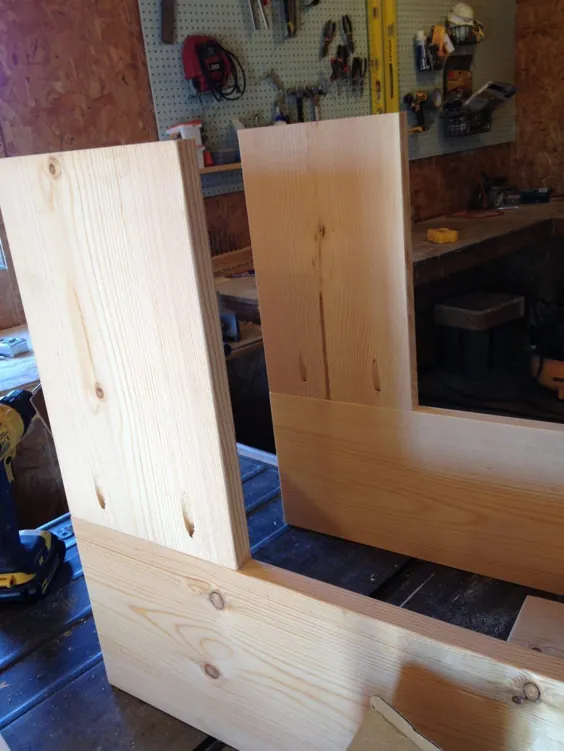 قفسه های گوشه ای شناور DIY - ساخته شده از یک تخته!