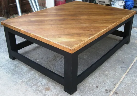 میز قهوه بزرگ و میزهای انتهایی ساخته شده از کف پوش قدیمی بلوط