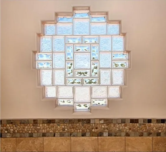طرح های بلوک شیشه ای از دیوارهای خارجی که نور طبیعی را به فضای داخلی مدرن تزریق می کنند