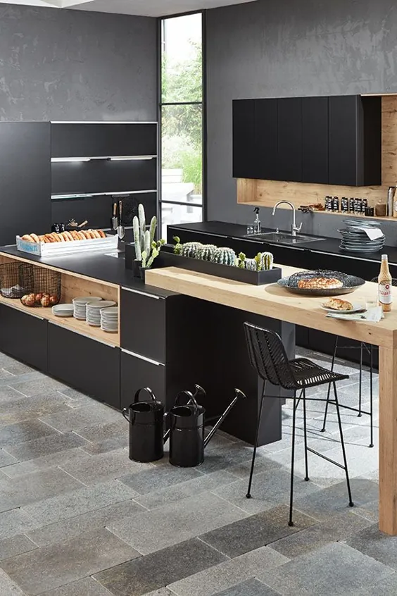 Schwarze Küche mit Theke / آشپزخانه مشکی با عنصر نوار