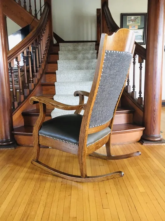 صندلی گهواره ای بلوطی Reupholstered فروخته شده.  جنوب غربی |  اتسی