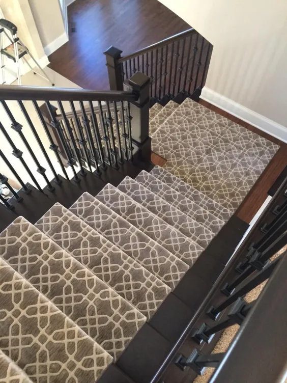فرش پله ای |  الهام بگیرید و پروژه های فرش پله را مشاهده کنید