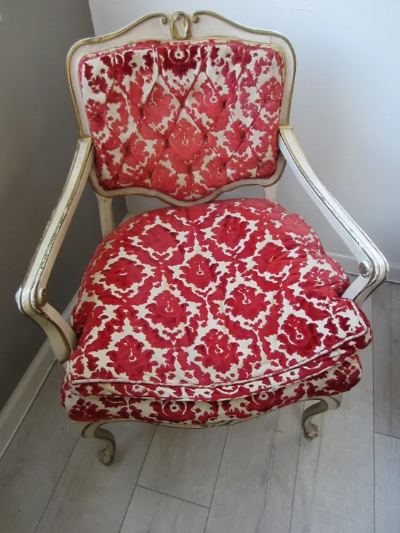 صندلی بازو فرانسوی Hibriten Red Granades Motif Applique Velvet اثاثه یا لوازم داخلی