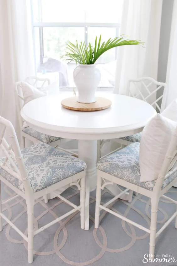 چهارپایه مبلی سفارشی برای گوشه صبحانه - خانه ای پر از تابستان - خانه و سبک زندگی ساحلی