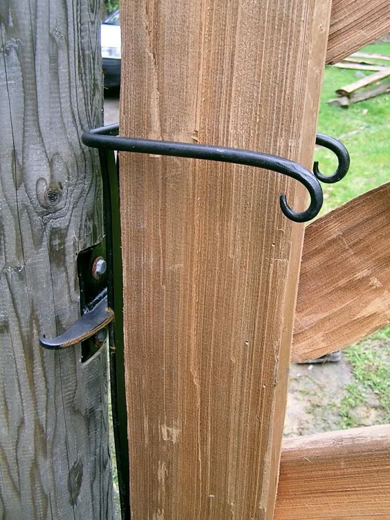 قفل ساده دروازه باغ - هنر چوبی توجا - مبلمان چوبی هنر احیا شده ونکوور جزایر خلیج ویکتوریا کلمبیا