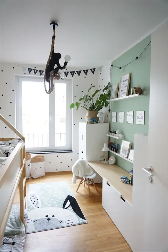Kinderzimmer Ideen für Geschwister - IKEA KURA Hochbett als DIY Hausbett