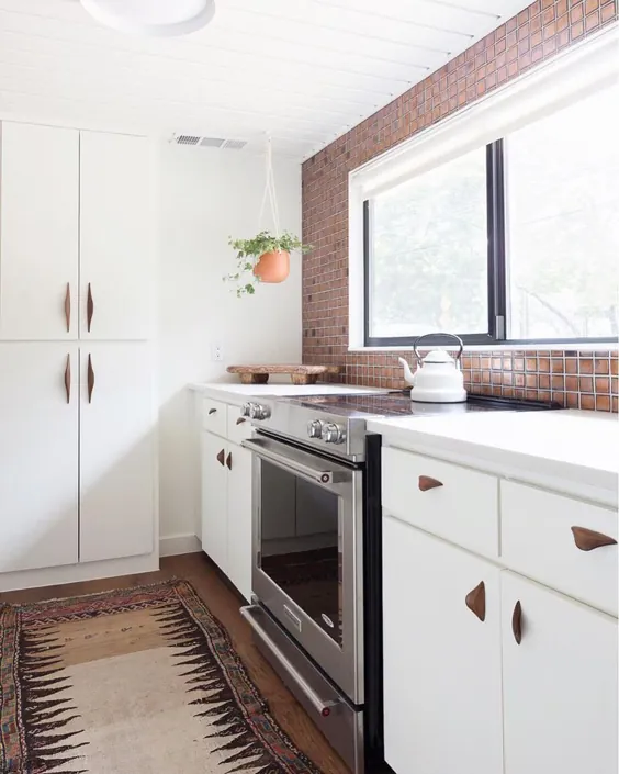 50 فضای زیبا که اثبات می کنند آشپزخانه های سفید هرگز از مد نمی افتند