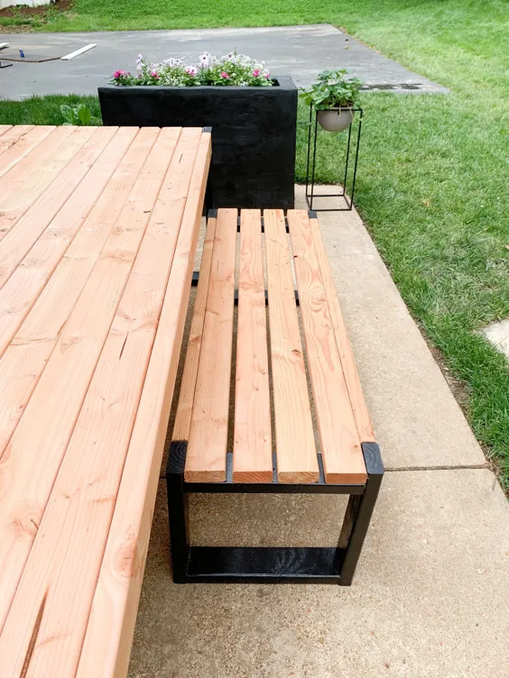 میز DIY در فضای باز آسان