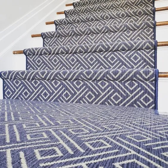 استانتون در اینستاگرام: ”چه دونده پله ای خیره کننده!  ؟  ؟  (سبک: ویزیو در نیلی).  .  .  #repost>floorsbytheshore #stantoncarpet # طراحی داخلی... "