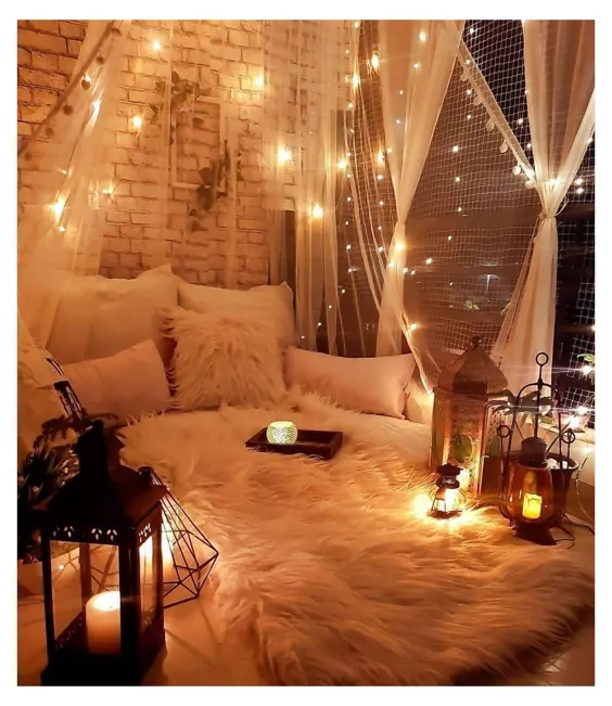 اتاق خواب دنج چراغ های پری گرم