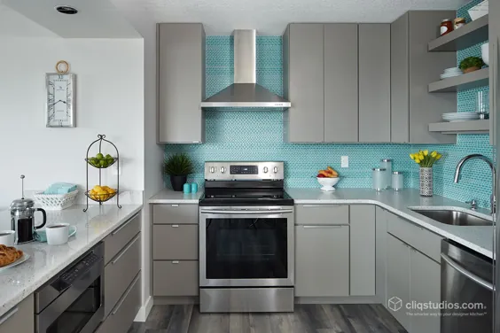 طراحی آشپزخانه مدرن با کابینت های درب "دال" مینیمالیستی با رنگ سفید مایل به خاکستری و کاشی کف پشتی  [1500x1000] [OC]